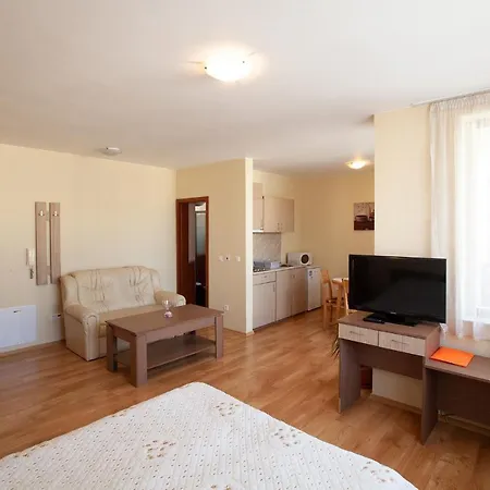 Ela Konukevi 3*