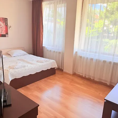 Konukevi Ela